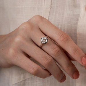 Anillo de compromiso con diamante redondo brillante certificado VVS2, creado en laboratorio, con engaste de bisel, anillo solitario de diamante, oro amarillo, blanco y rosa de 18 quilates - Product Image 5