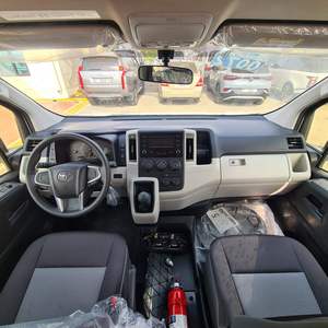 Toyota Hiace Techo Alto de 15 Plazas, Lista para Enviar, Equipamiento Completo, Título Limpio, Seminueva - Product Image 4