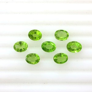 Peridoto Verde Natural 6x8MM Corte Ovalado Piedra Preciosa Suelta Calibrada Peridoto Facetado para Fabricación de Joyas Venta al por Mayor Suministro a Granel - Product Image 3
