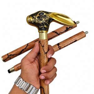 Canne de marche en bois avec tête de lapin dorée, marbrure noire et embout à vis - Product Image 1