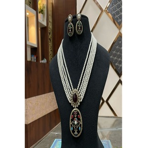 Magnifique ensemble collier et boucles d'oreilles ethniques en laiton plaqué or, orné de moissanite et d'imitation de perles, style Kundan, pour femme, cadeau de mariage - Product Image 2