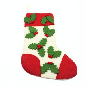 Calcetín Navideño de Fieltro de Lana Hecho a Mano con Hojas de Acebo Rojas y Verdes, Diseño Tradicional Ecológico - Product Image 2