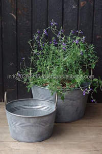 Seau de jardinière galvanisé de ferme avec texture métallique patinée et graphique imprimé pour jardins extérieurs à thème - Product Image 3