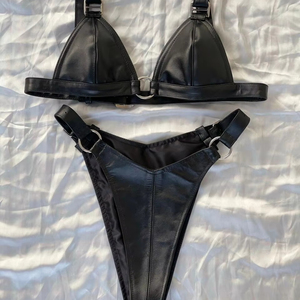 Conjunto de Bikini Push-Up de Cuero Negro Hecho a Mano con Cinturón, Lencería Femenina, Top Triangular y Braguita de Corte Alto, Regalo de Halloween para Ella - Product Image 1