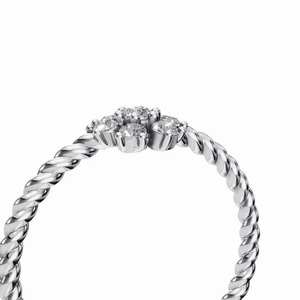 Anillo de Oro Blanco de 18K con Diamantes Cultivados en Laboratorio CVD con Certificación IGI, Diseño de Racimo de Flores y Banda Trenzada - Product Image 4