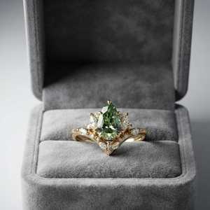 Anillo de Diamantes con Corte Pera Verde de 2.00Ct, Cultivados en Laboratorio, Oro Sólido de 14K, Regalo Romántico para Novia, Boda, Fiesta - Product Image 4