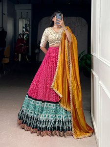 Dernière collection de lehenga imprimé Bandhej & Ajrakh avec travail de sequins, lehenga choli - Product Image 3