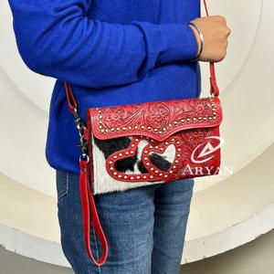 Sac bandoulière en cuir de vachette fait main, style bohème, fermeture à bouton-pression, mini sac à la mode pour femme - Collection Mars Expo - Product Image 1