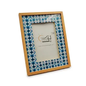 Marco de fotos decorativo de madera con diseño azul índigo, soporte para fotos para mesa, sala de estar, dormitorio, decoración de oficina - Product Image 1