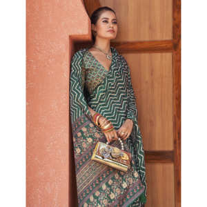 Saree à couper le souffle en crêpe imprimé numérique vert saree - Product Image 5