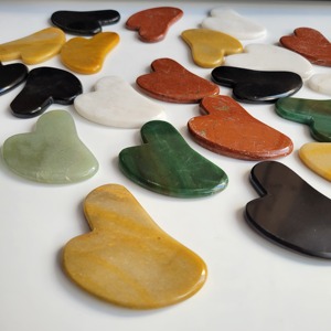 Gua Sha de Ágata Natural Pulida en Forma de Corazón, Tallada a Mano, Premium, Más Vendida, para Masaje Facial, Rejuvenecimiento de la Piel y Anticelulitis - Product Image 6