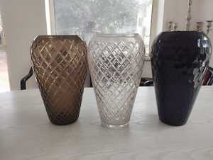 Vase de table contemporain en verre gris fumé, paire, texture texturée à bulles et torsades - Product Image 2