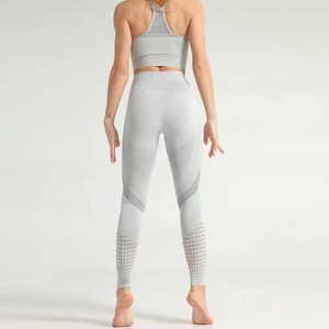 Conjunto de Yoga para Mujer de Alta Calidad, Transpirable, Ligero, Tallas Grandes, Sin Costuras, Diseño Moderno, en Oferta - Product Image 3