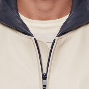 Sweat à capuche en cuir personnalisé pour homme, style streetwear, avec fermeture éclair et poches latérales - Product Image 4
