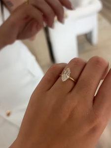 Bague de fiançailles en diamant de laboratoire de 2,5 carats, taille marquise, or jaune 14 carats, solitaire, certifiée IGI - Product Image 2