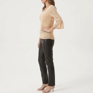 Blusa de punto con cuello en V y manga acampanada para mujer, diseño hueco de ganchillo, transparencias de tres cuartos, elegante, casual, ajuste regular, beige - Product Image 2