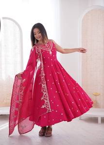 Élégante combinaison Anarkali sans manches en soie romaine avec broderies et pantalon palazzo – Collection de tenues de fête - Product Image 3