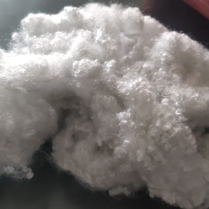 Fibre de polyester régénérée PSF, matériau de rembourrage 100% recyclé, moins de 15DX64MM, 7Dx32MM, 7Dx64MM, origine Indonésie - Product Image 1