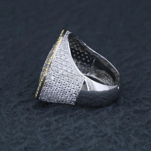 แหวนเพชรโมอิสซาไนต์ทรงคลัสเตอร์สำหรับผู้ชาย สีทูโทน ชมพู ฮิปฮอป สตรีทแวร์ เครื่องประดับเงินและทองขนาดใหญ่ สำหรับงานแต่งงาน วันเกิด - Product Image 5