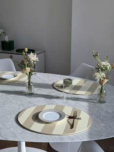 Salvamanteles redondo moderno de MDF lacado con rayas, diseñado para espacios de comedor contemporáneos, colecciones de vajilla de marca privada. - Product Image 2