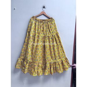 Jupe trapèze jaune à imprimé géométrique pour femme, taille élastique, volants, mi-mollet, style Prairie Chic, en mousseline pour l'été - Product Image 1