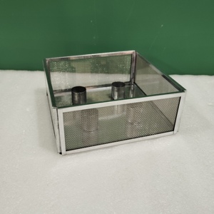 Support à bougies moderne et luxueux de conception artisanale avec côtés en maille de fer/verre et quatre supports pour bougies pour la décoration de la maison - Product Image 3