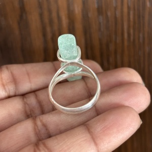 Bague de créateur en argent sterling 925 style barre Aventurine avec moissanite originale sertie clos, bijoux de fête à prix d'usine - Product Image 3