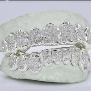 Dientes de Plata Personalizados con Incrustaciones de Diamantes Moissanite VVS de Corte Princesa, Estilo Invisible, Joyería Hip Hop - Product Image 2