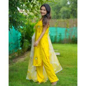 Ensemble de costume en mousseline de soie jaune décontracté Morpankh disponible en taille XS - Product Image 3