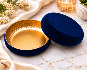 Ensemble de 2 Urli décoratifs en velours bleu de 7 pouces avec intérieur doré, parfait pour la décoration de la maison et de la table, adapté aux fêtes et aux mariages - Product Image 1