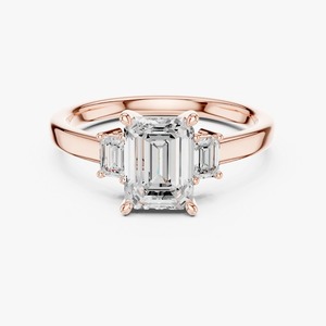 Bague de fiançailles à trois pierres en diamant de laboratoire taille émeraude 1,50 carat, or jaune 9K, vente en gros OEM, bijoux fins - Product Image 3