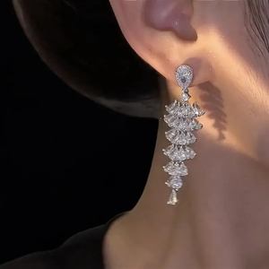 Pendientes de Diamantes Moissanite de Alta Calidad Creados en Laboratorio, Plata 925, Joyería de Boda para Mujer, Disponibles a un Precio Razonable - Product Image 1