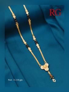 Collar Mangalsutra de Lujo en Oro de 22K con Colgante Floral y Cadena de Cuentas Negras, Joyería India para Bodas, para Mujer, 11 Gramos - Product Image 2