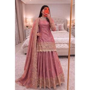 ชุดแต่งกายปาร์ตี้ lehenga choli ดีไซน์เนอร์ใหม่สำหรับงานแต่งงานแบบแห้งเร็วเย็บติดแน่นสองโทนสี - Product Image 1
