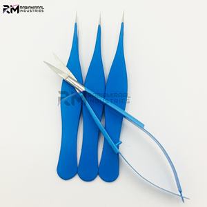 Pinzas y tijeras para cejas RMI de nuevo diseño, con punta afilada, recubrimiento en polvo azul y punta plateada. - Product Image 2