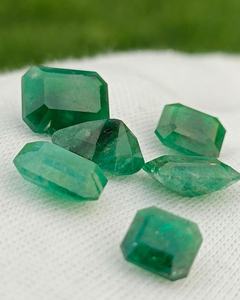 พลอยมรกตธรรมชาติทรงเหลี่ยม เกรดเครื่องประดับ สำหรับแหวน จี้ และคอลเลกชันต่างๆ - Product Image 4