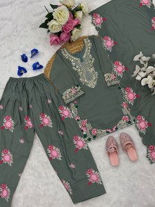 Ensemble Salwar Kameez brodé pour filles, tenue florale pakistanaise indienne avec dupatta, coupe classique, pour fêtes et mariages - Product Image 3