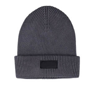Gorro de Punto Acanalado Unisex para Invierno con Parche de Cuero en Blanco para Bordado de Logotipo Personalizado al por Mayor - Product Image 2