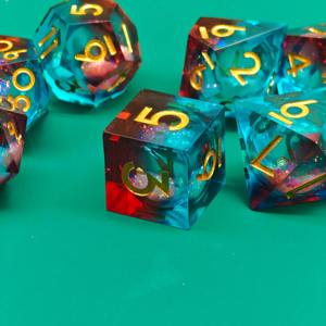 ชุดลูกเต๋าเรซิ่นหล่อขึ้นรูปคุณภาพสูง โปร่งใส ลูกเต๋าเรซิ่นหลายเหลี่ยม สำหรับเกมกระดานมืออาชีพ ขายส่งอุปกรณ์เสริมเกม - Product Image 3