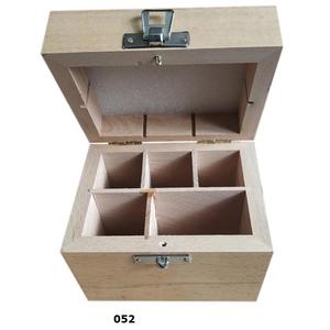 La boîte en bois est magnifiquement fabriquée à la main à partir de bois de qualité supérieure. Belle boîte en bois pour le rangement - Product Image 3