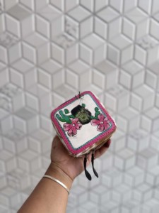Estuche Compacto de Viaje para Joyas, en Cuero Genuino, con Bordado de Cactus, Color Rosa Vintage, Hecho a Mano - Product Image 1
