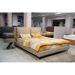 Cama King Size Moderna de Lujo Tapizada con Cabecera Acolchada de Tela de Terciopelo y Cuero PU, Estructura CRCA - Product Image 1