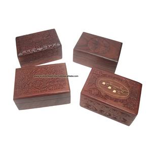 Boîte de rangement de bijoux en laiton sculpté à la main et incrusté de bois de forme rectangulaire - Product Image 1