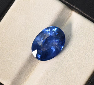 Zafiro Azul Real de 5.20 Quilates, Gema Suelta Natural de Ceilán en Forma Ovalada, Piedra Azul Intensa, Regalo de Joyería para Ella 12.4X9 mm - Product Image 3
