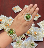 Bracelet ajustable moderne détachable en perles Bandhani du Rajasthan indien, idéal pour les mariages, les fêtes, les événements Haldi et Mehndi