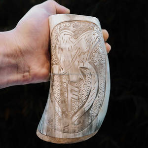 Tasse de corne à boire Viking personnalisée faite à la main tasse de bière en corne de boeuf naturelle OEM/ODM disponible en gros - Product Image 1