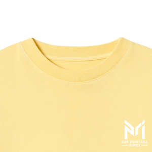 T-shirt en coton pour homme Pak Muntaha Impex, coupe classique, col rond, manches courtes, décontracté, logo imprimé sur le devant, jaune uni, anti-plis, haute qualité - Product Image 3
