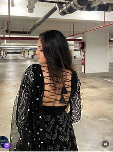 Fournisseur en gros de robes en soie chinon à imprimé numérique pour femmes, avec latkan dori fantaisie et dupatta en organza, entièrement cousues, de haute qualité - Product Image 3