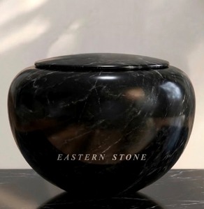Urne funéraire en marbre de style ancien, urne commémorative digne pour cendres humaines, urne en marbre personnalisée sculptée à la main pour homme, vente en gros - Product Image 4