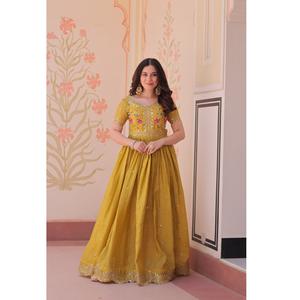 Vestidos Étnicos Indios al por Mayor, Color Dorado, con Bordado Multihilo, Lentejuelas Zari, Diseño para Exportación, Precio de Venta - Product Image 1